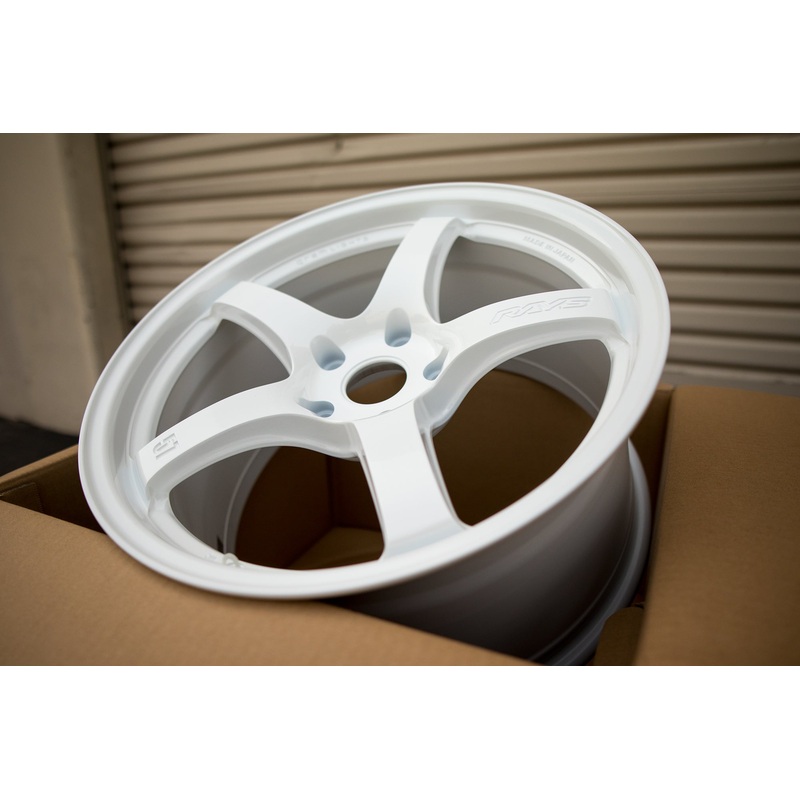 Gram Lights 57CR 18×9.5 +38 5×120 Ceramic White Pearl (SET)
