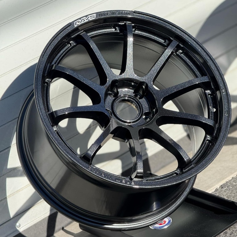 Gram Lights 57NR 18×9.5 +22 5×114.3 Glass Black (SET)