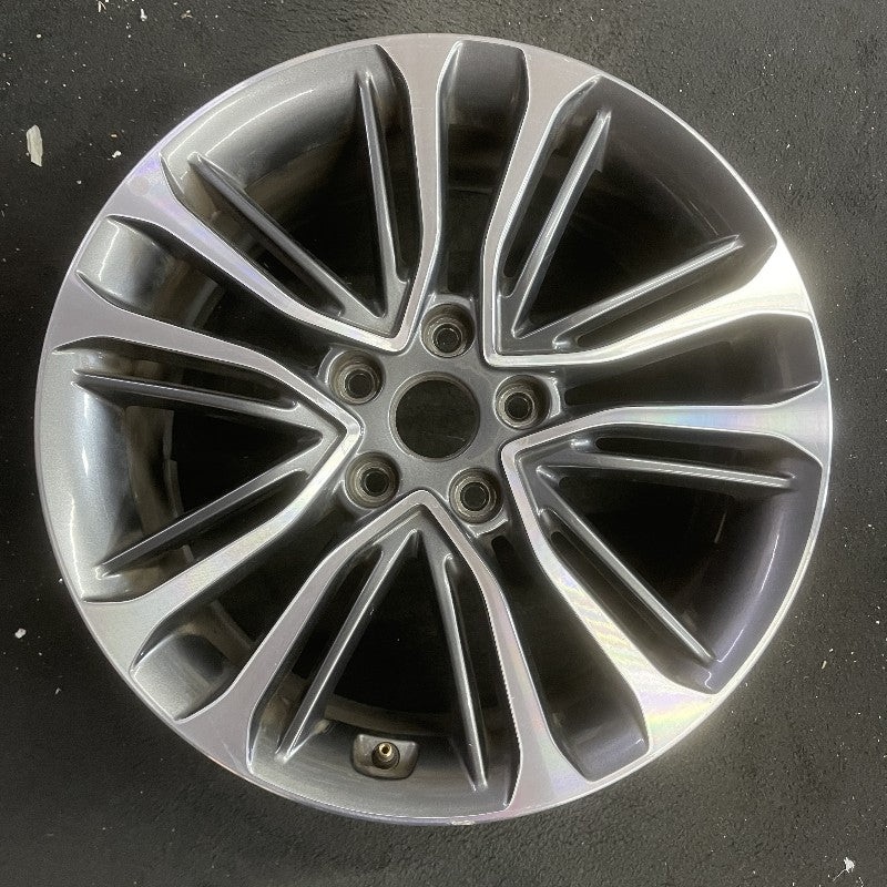 18″ VELOSTER 16 18×7.5 w/o body color accents; 20 spoke two te Original OEM Wheel Rim